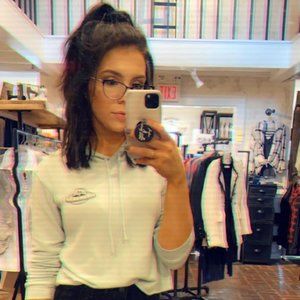 Meet your Posher, Alicia